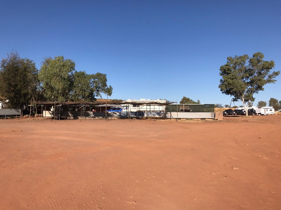 Australia - Barrow Creek - Barrow Creek Hotel pitstop 