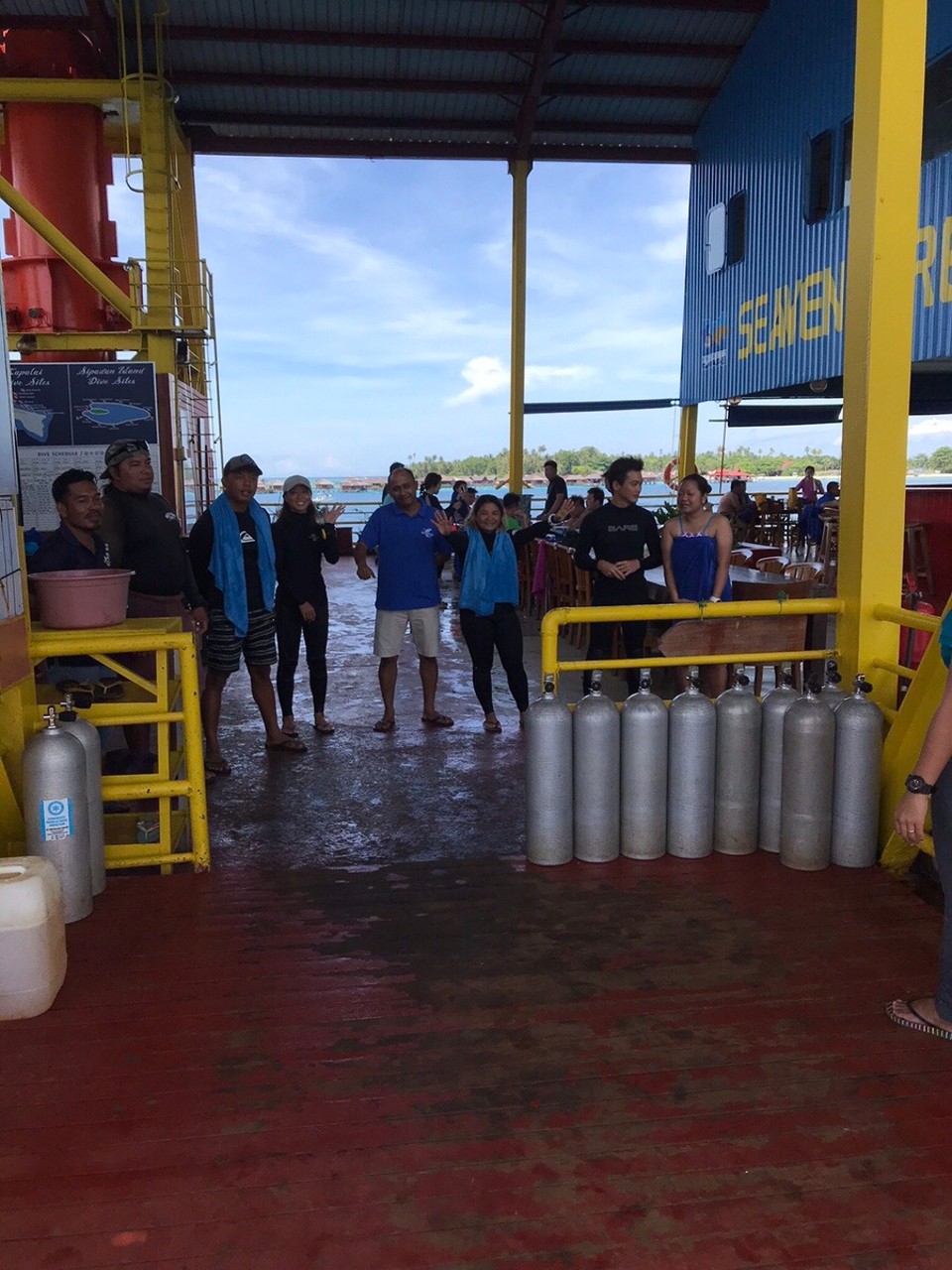 Malaysia - Semporna - Being welcomed on board the Seaventures Dive Rig