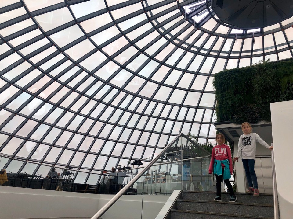 Island - Reykjavík - Und ganz oben im Perlan, ist wieder ein tolles Café und eine gigantische Glaskuppel und Aussichtsplattform...