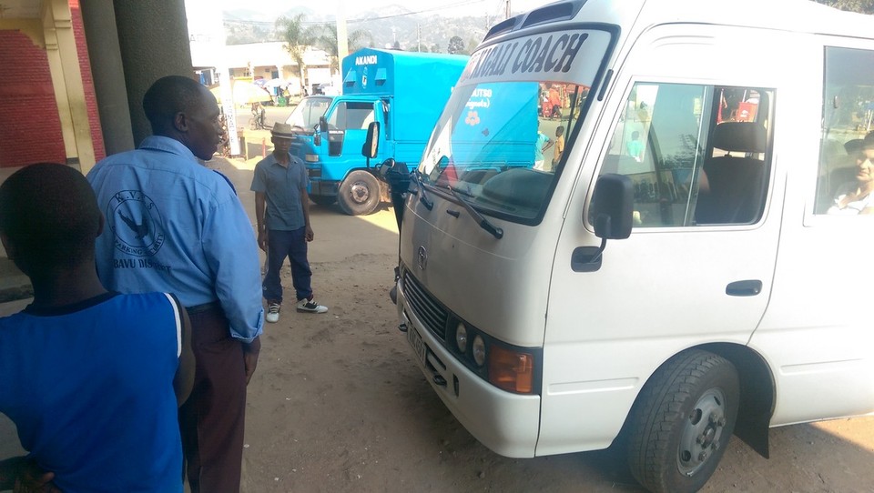 Ruanda - Kigali - Auf dem Weg nach Kigali haben wir nach dem ersten Stop gleich einen Strafzettel bekommen. 