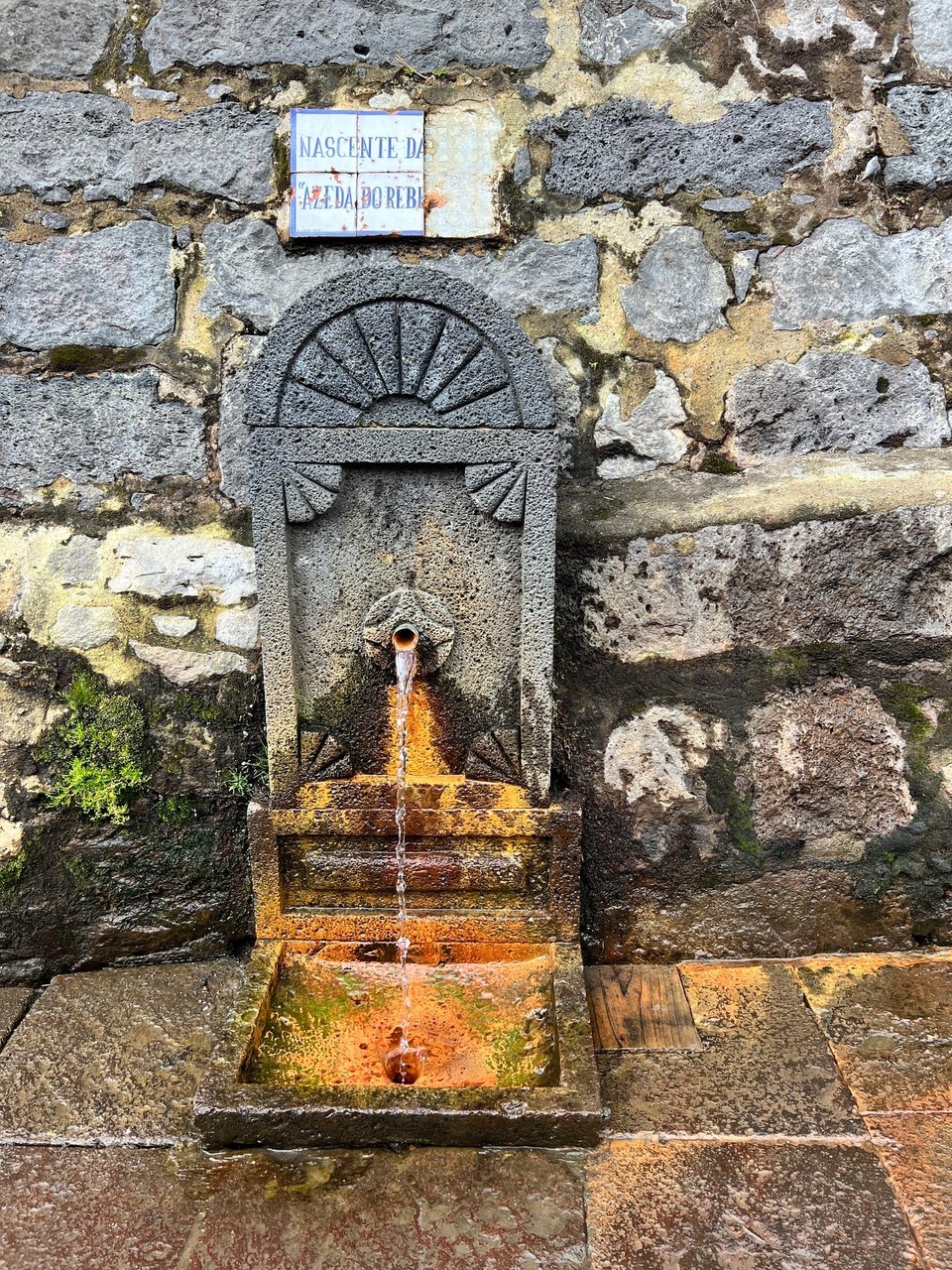 Portugal - Ponta Delgada - Trinkwasser mit natürlicher Kohlensäure