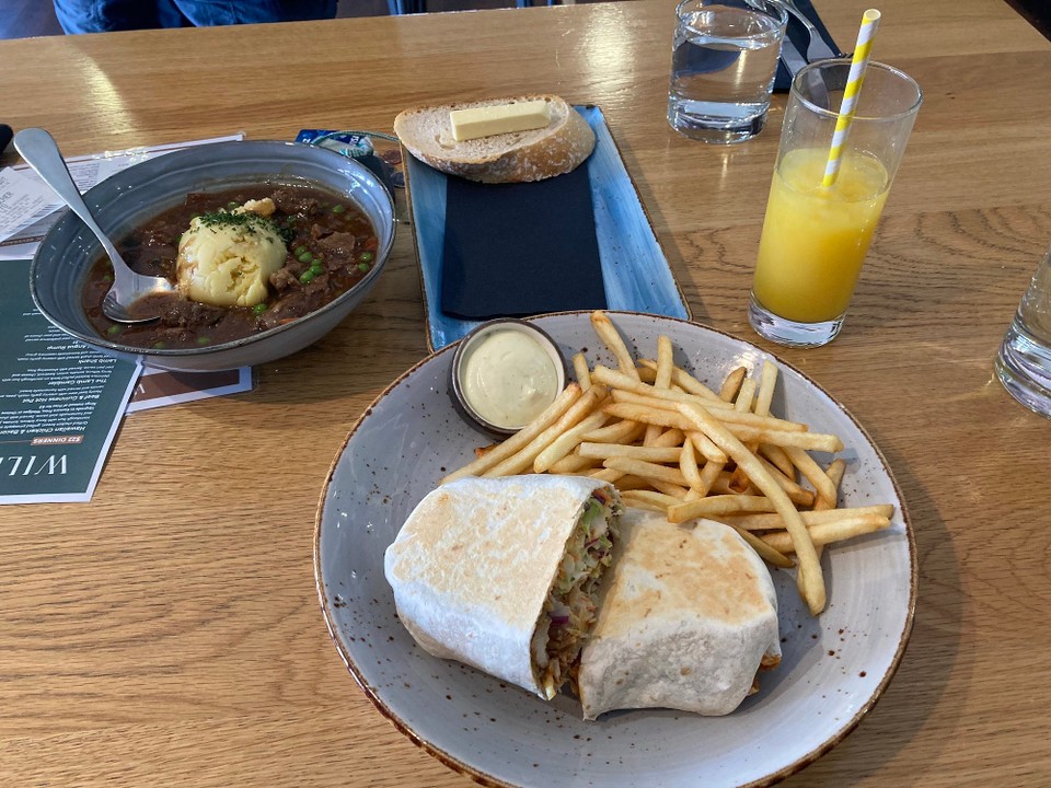Neuseeland - Queenstown - Zum Lunch geht‘s ins Kasino. Fast hätten sie mich ohne Ausweis nicht reingelassen - 20 ist das Alterslimit 😂