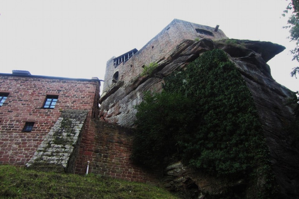 Deutschland - Neustadt an der Weinstraße - Burgruine  Spangenberg