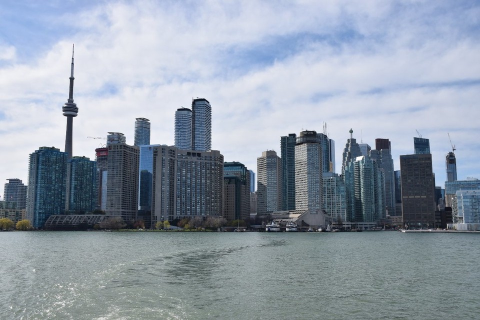Kanada - Toronto - Blick auf die Skyline von Toronto von der Fähre aus