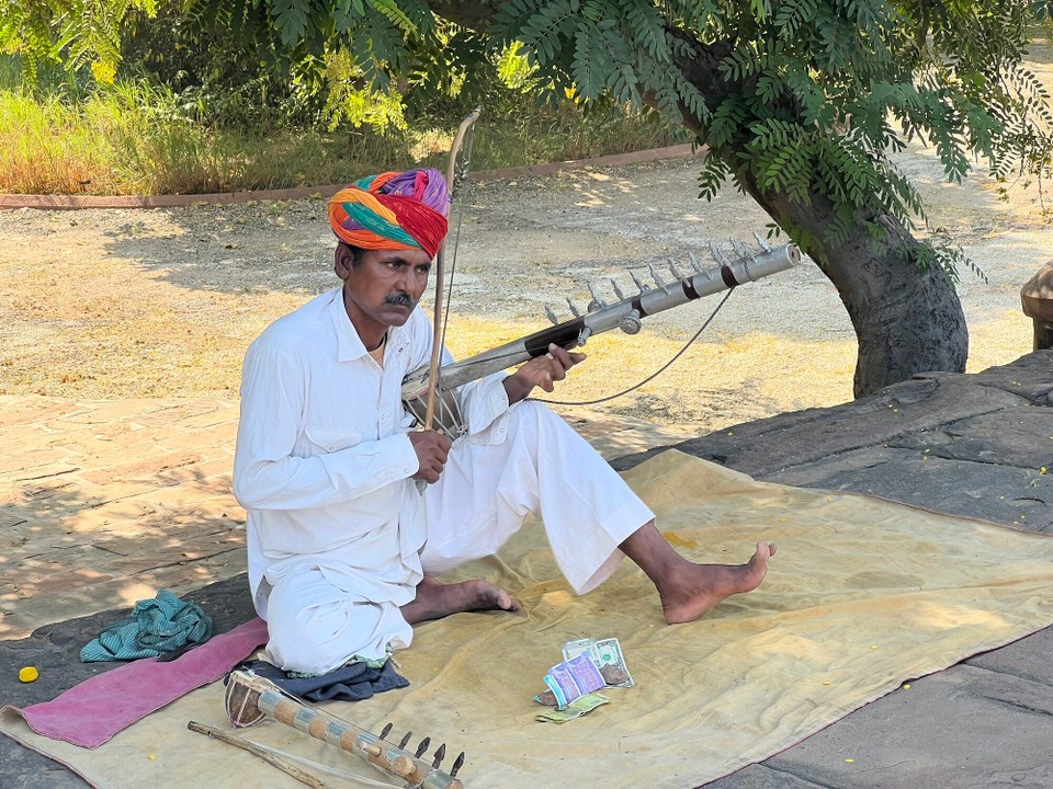 Indien - Jodhpur - Ein weiteres der vielen Instrumente der Rajasthan Musik