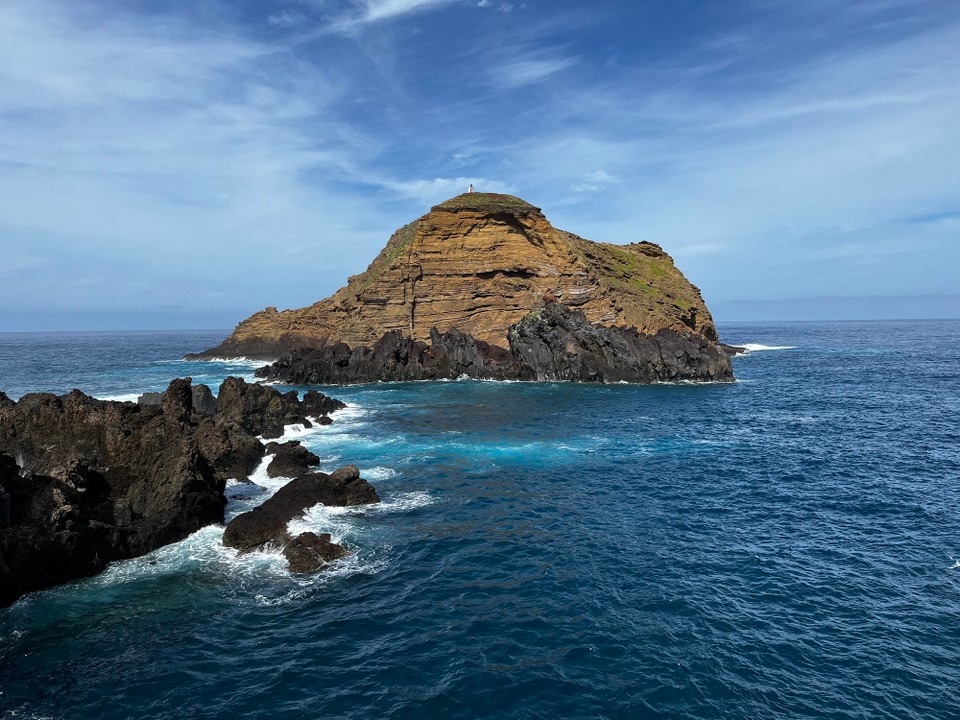 Portugal - Porto Moniz - Schwimmen direkt im Atlantik ist nicht ratsam, zu grosse Strömung