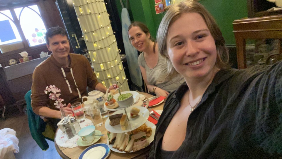 Vereinigtes Königreich - Glasgow - Beim "Afternoon Tea", welch ein Genuss 😊
