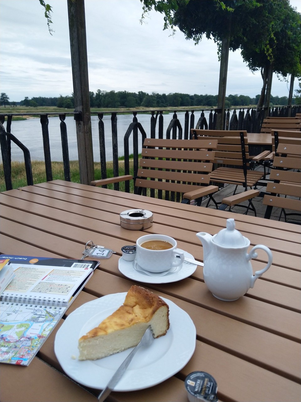 Deutschland - Dessau-Roßlau - PS: Vor lauter Begeisterung gab es heute - sehr ungewöhnlich für mich -  tatsächlich Kaffee und Kuchen. Weil ich es komplett ausnutzen wollte 🥰