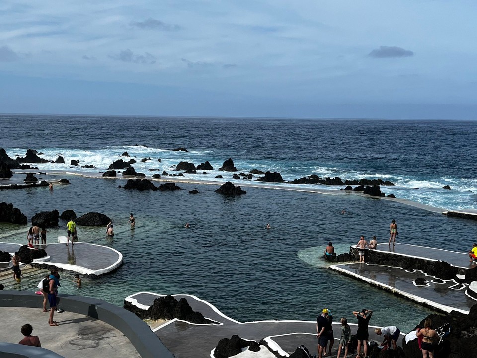 Portugal - Porto Moniz - Natürlich angelegte Pools die immer mit Meerwasser geflutet werden