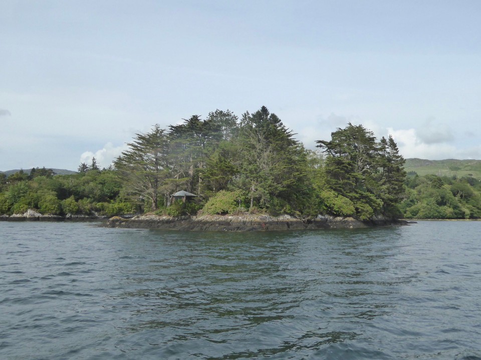 Ireland - Glengarriff - We were so tired, so slept well despite the noise of wind and rain. The only thing we’re missing is a ‘proper’ shower; because we’re spending so much time at anchor or on mooring buoys we need to conserve water.