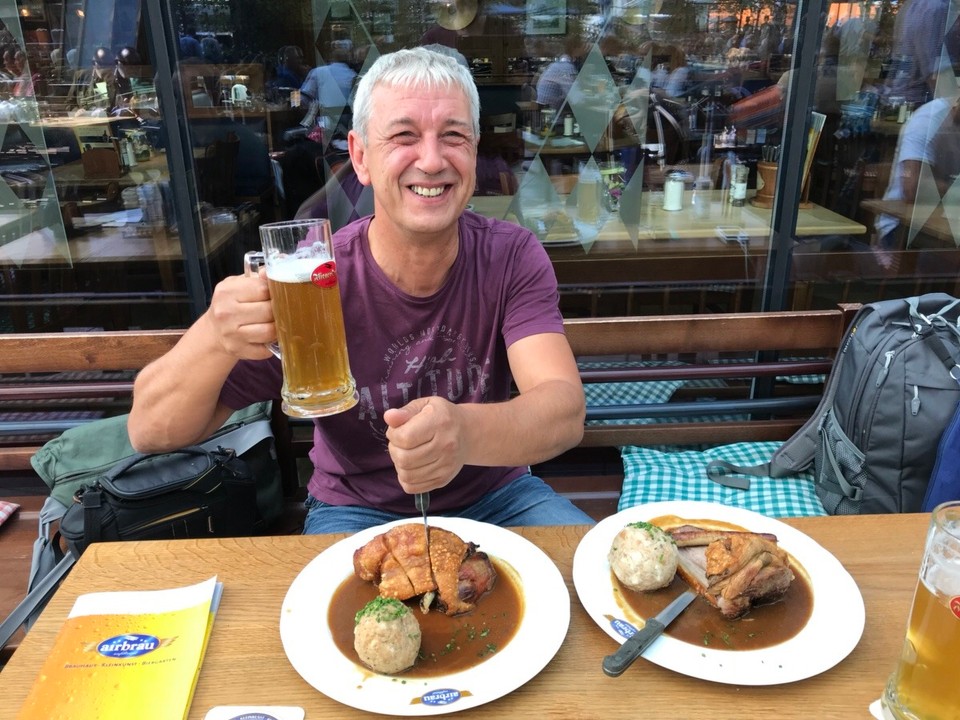 Deutschland - Hamburg - Ein Prosit auf die Gemütlichkeit! Hakuna Matata 🤩🍻🍖🥨 heute keine 🌮