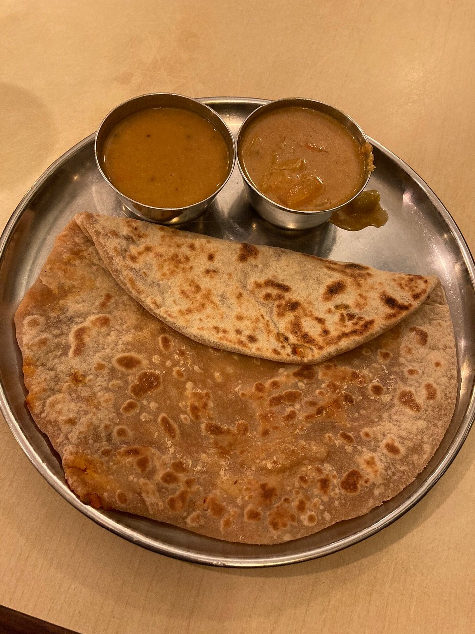 Malaysia - Ayer Itam - Lächelt mich mein Essen hier an oder bilde ich mir das nur ein?! 🤪😅
(Masala Chappathi)