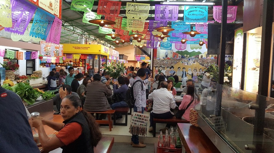 Mexiko - Oaxaca - Geggessen wirde gemeinschaftlich.  Eine nette Mexikanerin erzählte uns während des Essens über die Kultur der Mexikaner. War ein  echt interessanter Austausch.