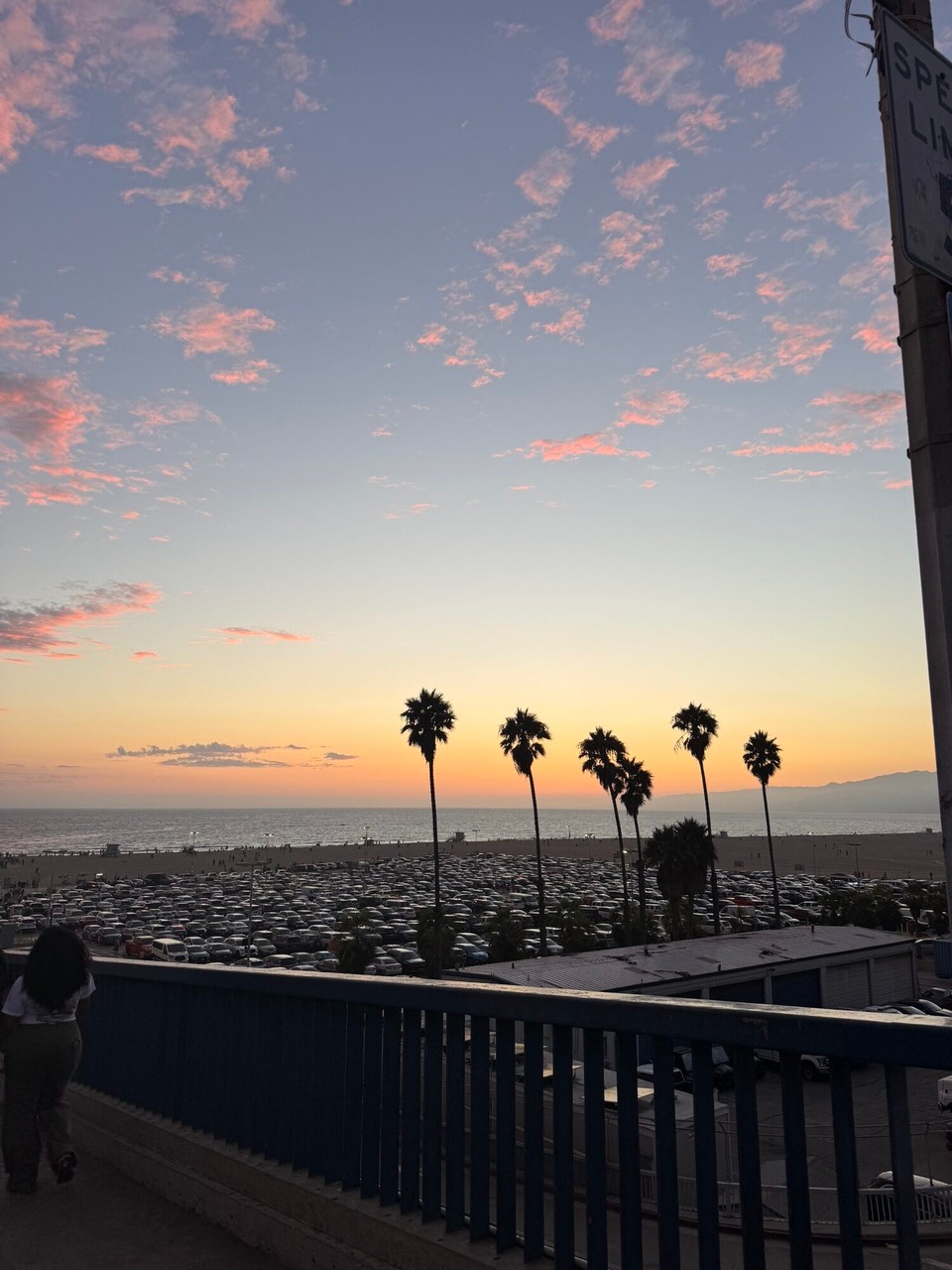 Vereinigte Staaten - Santa Monica - S‘Wätter esch am Obig chli besser gsi. Nachem Znacht hemmer denn no en chline Spaziergang zum Pier gmacht.☺️