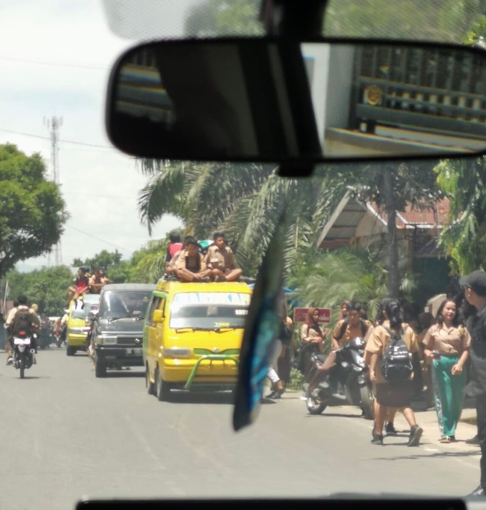 Indonesien - Kabupaten Langkat - Wemr so a Schualbus hettend, würden vallicht no meh Chind gära id Schual goh😜