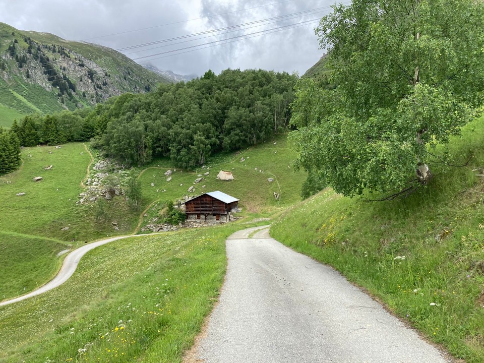 Schweiz - Rueras - Abstieg nach der Berghütte