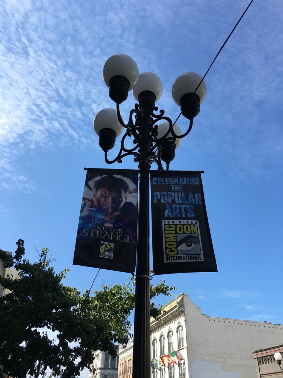 Vereinigte Staaten - San Diego - Die ehemaligen Gaslampen im Gaslampdistrict - oh und die Werbung für die Comic Con