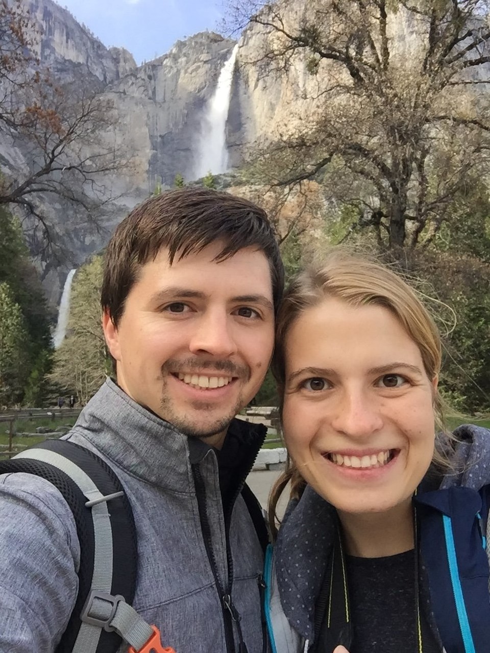 USA - Yosemite-Nationalpark - Mit den Lower und Upper Yosemite Falls im Hintergrund