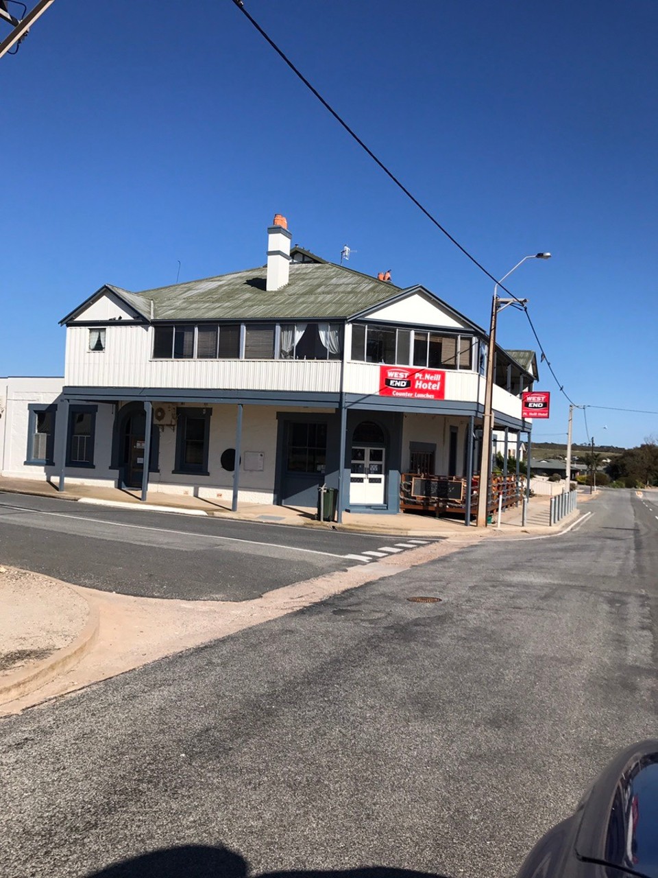  - Australia, Port Neill - It's the pub with no bubbles !
