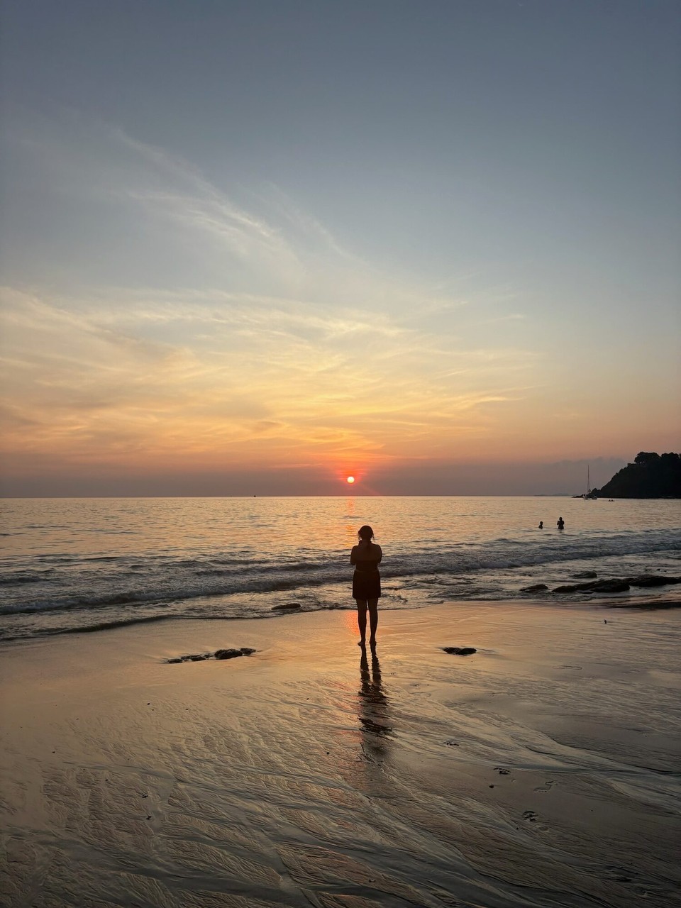 Thailand - Ko Lanta - Sunset at a random beach spot - Changs and lots of pictures. Most prettiest sunset I’ve seen so far 