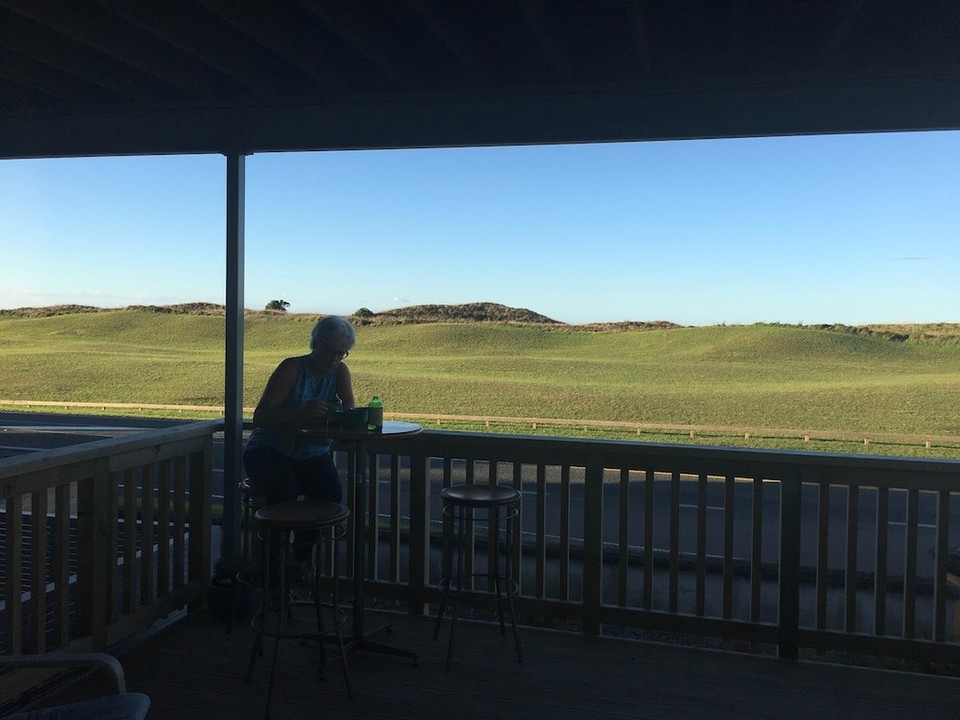 Neuseeland - Papamoa - Terrasse und hinten die Dünen zum Strand