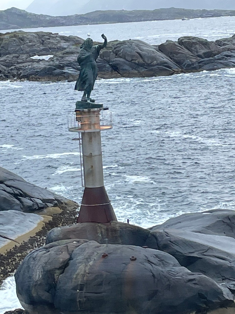 Norwegen - Svolvær - Zurück in Svolvaer und die Fischersfrau empfängt uns 