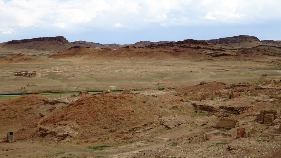 unbekannt - Gobi Desert - The ruined monastery