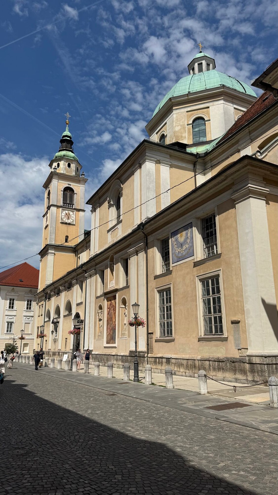 Slowenien - Portorož - Zwischen der Dreierbrücke und dem Zentralen Marktplatz liegt der Dom St. Nikolaus. Bereits im 13. Jahrhundert stand hier die erste Kirche, doch die barocke Kirche, so wie sie heute zu sehen ist, wurde um 1701 erbaut.