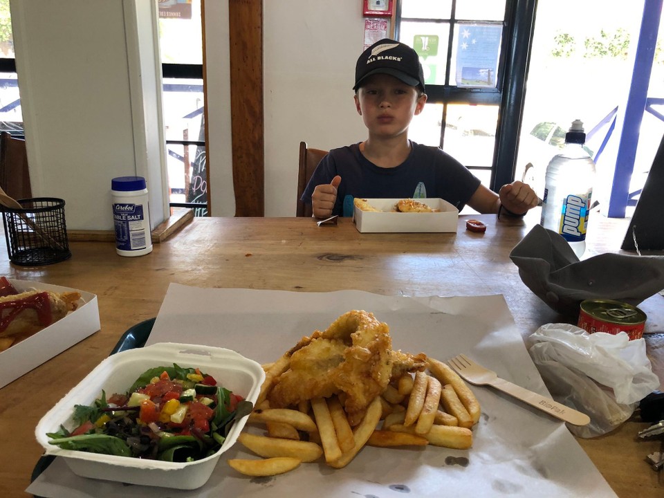 Neuseeland - Ōhope - Fish und Chips vom Feinsten, catch of the day „trevally“, herrlich!!!!
