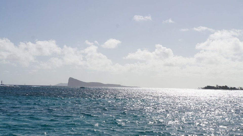 Mauritius -  - Die Insel hinter der Imsel ist das Ziel