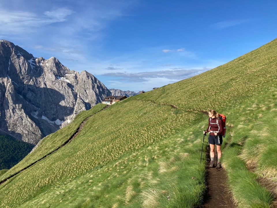 Italien - Rocca Pietore - Ein Traumweg, im Hintergrund die Viel dal Pan