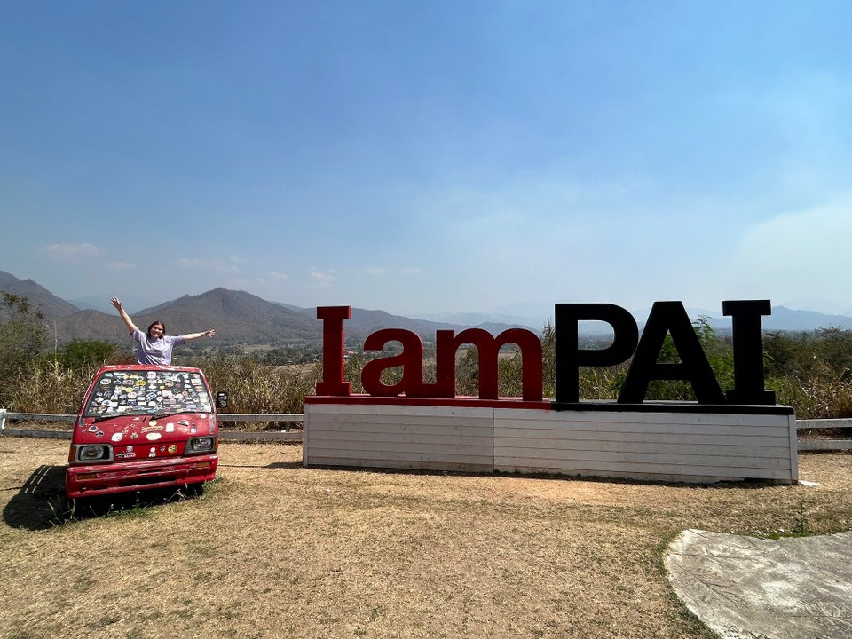 Thailand - Pai - „Hallo, hier bin ich! Nein, hier. Weiter links … auf dem Auto“