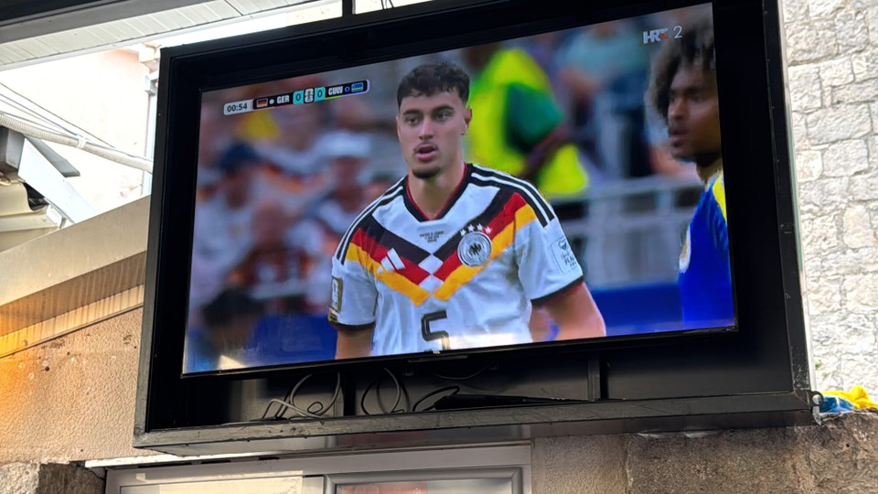 Kroatien - Split - Den Abend haben wir dann wieder in Split beim Steak, Bier und Fußball verbracht.