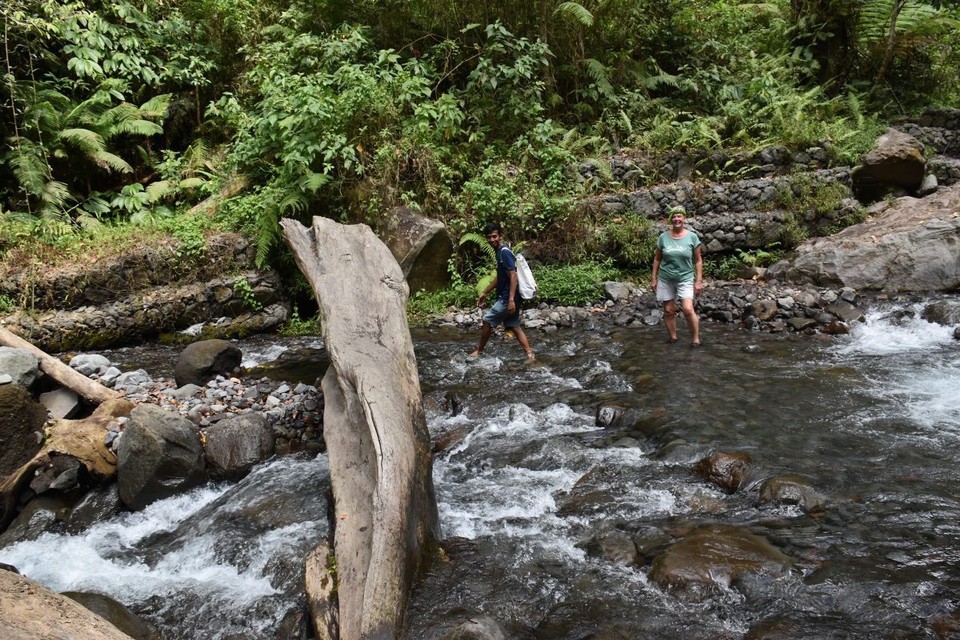 Indonesien - Kabupaten Lombok Utara - Weiter ging es dem Fluss entlang, irgendwo musste das Wasser ja herkommen.