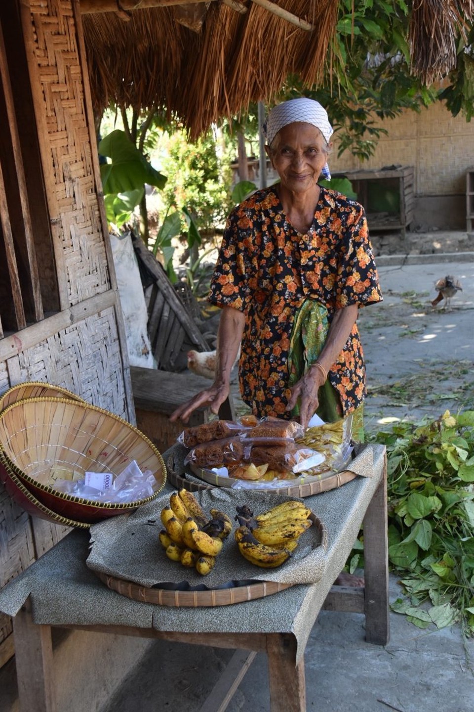 Indonesien - Kabupaten Lombok Tengah - Trotzdem sind die Menschen hier glücklich.
Es gibt hier ja auch Bananen. 