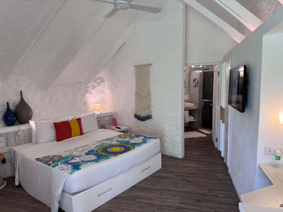 Mauritius - Flic En Flac Beach - Jetzt haben wir einen wunderschönen Bungalow am Strand, aber auch schon das nächste Problem.
Unsere Koffer stehen noch in Paris.