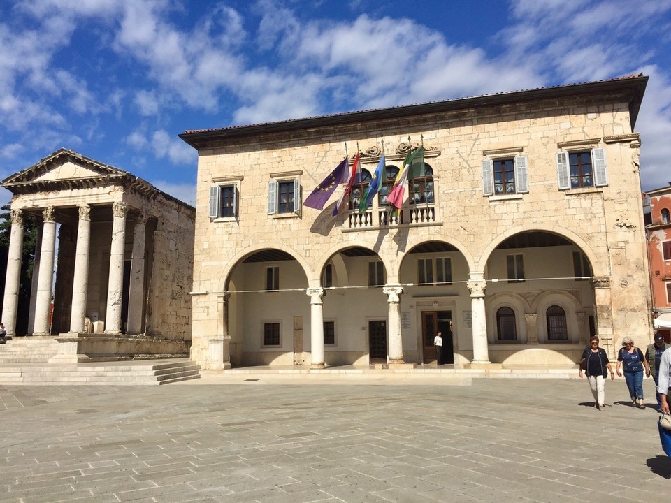 Kroatien - Pula - Rathaus