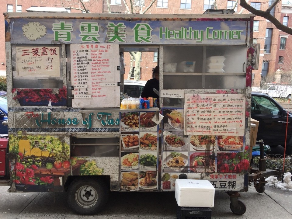 Vereinigte Staaten - New York - Einer der vielen Wagen, bei denen sich die New Yorker mit Essen versorgen