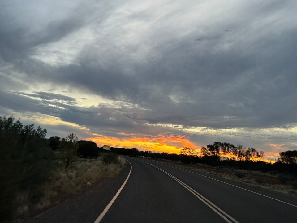 Australien - Yulara - Und zrugg ufa Camping und ab go pfusa.