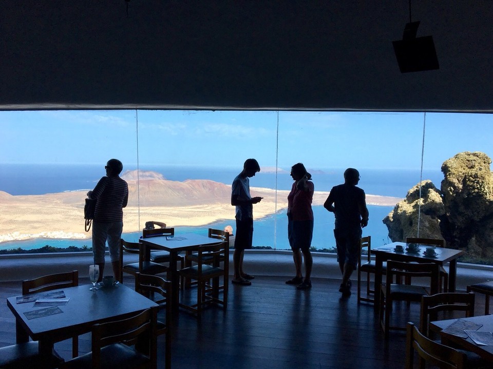  - Mirador del Rio - Cafeteria mit atemberaubendem Ausblick auf die Nachbarinsel. 