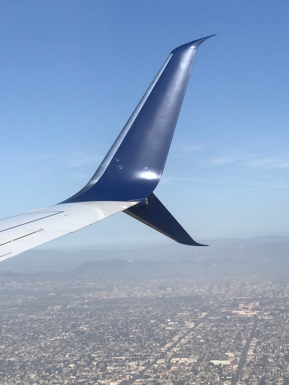 Vereinigte Staaten - Los Angeles - das Hollywood Sign direkt unter dem blauen Flügel 
