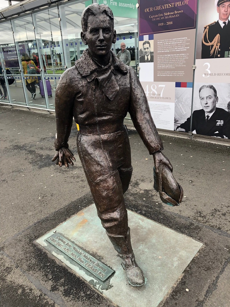 Vereinigtes Königreich - Edinburgh - Steht die Figur nicht auch bei uns in Koblenz am Münzplatz?