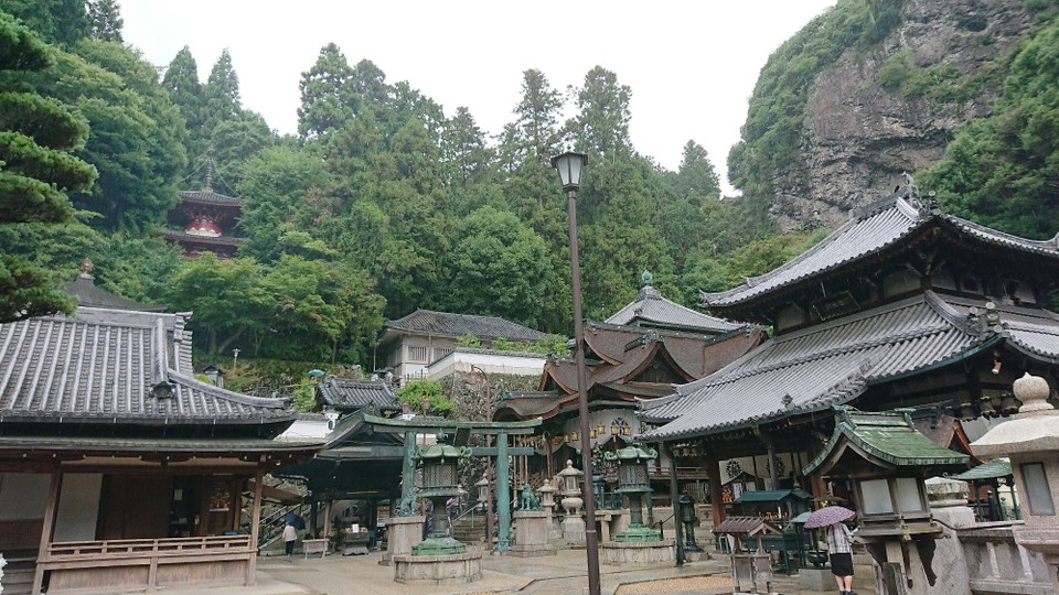Japan - Ikoma - Mystischer Bergtempel (Hosenji) in Nara. 