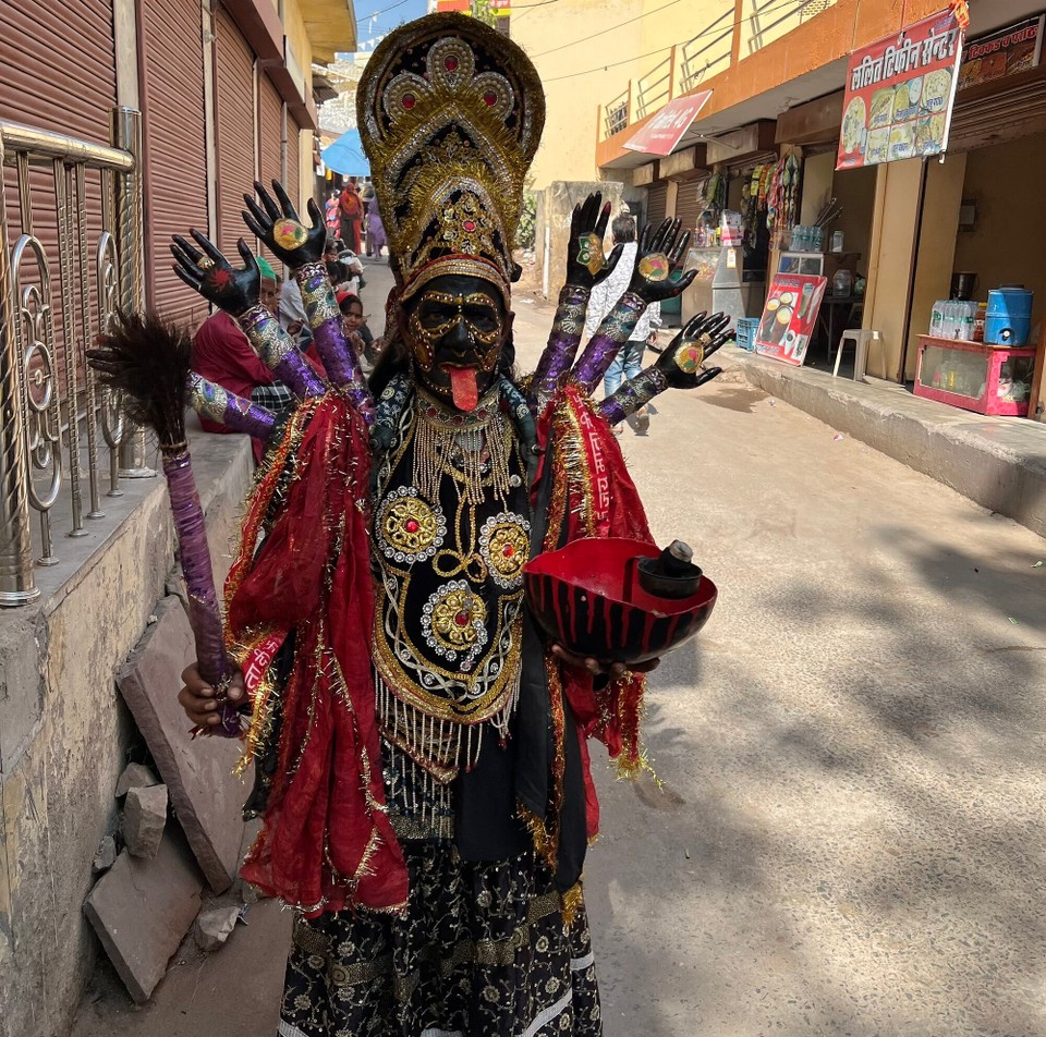 Indien - Pushkar - Und wilde Gestalten bevölkern die Straßen.