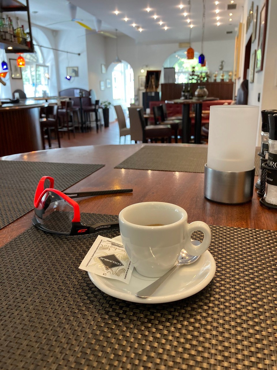 Italien - Kaltern an der Weinstraße - Zu Beginn ein kurzer Espresso-Stopp. Habe die Tour nicht geladen und durfte das Wlan vom Restaurant nutzen.