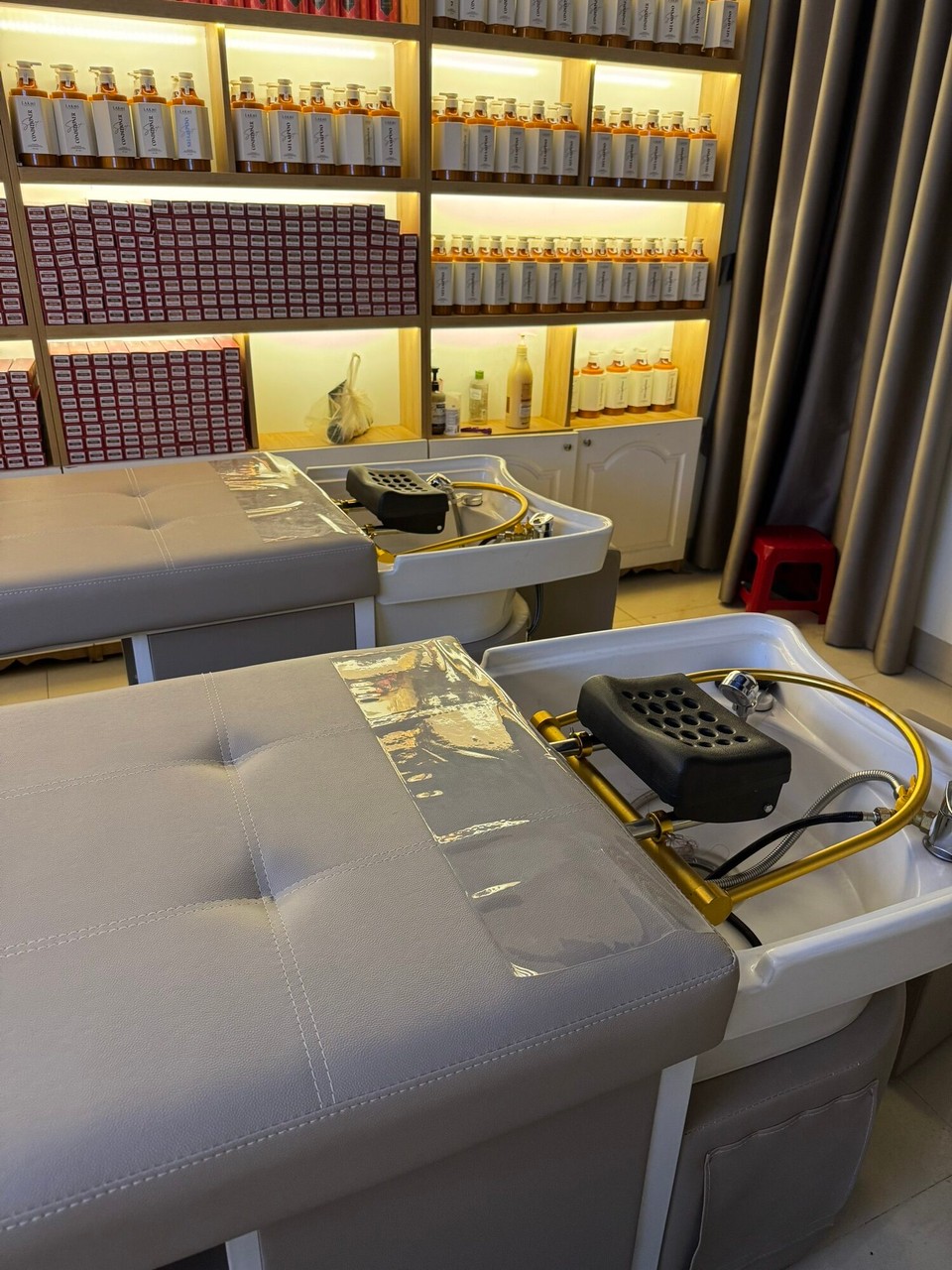 Vietnam - Hue - Torture chamber or hairdressers washing table?