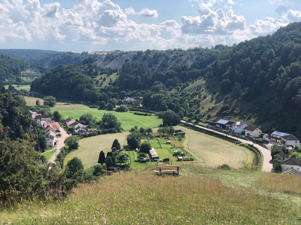 Deutschland - Mörnsheim - Abstieg nach Mörnsheim