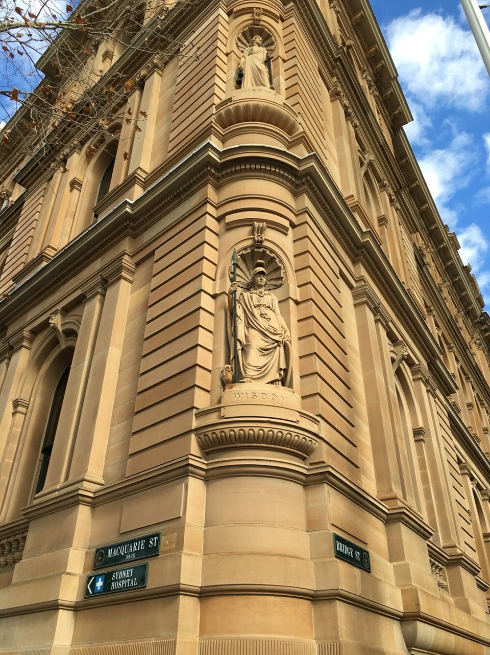 Australia - Sydney - Auf einem Spaziergang durch die Stadt - in der heutigen Zeit muss man sich manchmal schon fragen ob die Weisheit sich versteinern lassen hat und zur Zeit nicht ganz anwesend ist