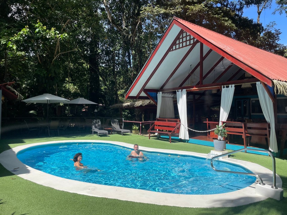 Costa Rica - Talamanca - Kurz im Pool abkühlen 🏊‍♀️…