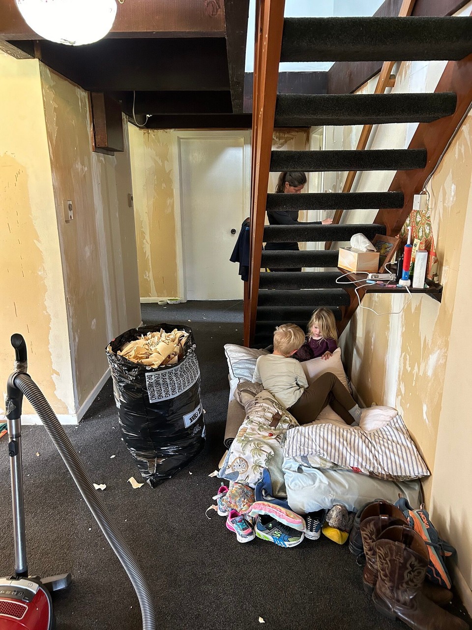 Neuseeland - Harihari - Einige arbeiten noch, andere sitzen schon unter Deck und ruhen sich aus 😂